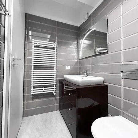 Apartment Vivo & Pool Access - Free Parking Constanta
