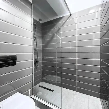 Apartment Vivo & Pool Access - Free Parking Constanta