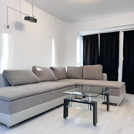 Vivo & Pool Access - Free Parking Apartment Constanta