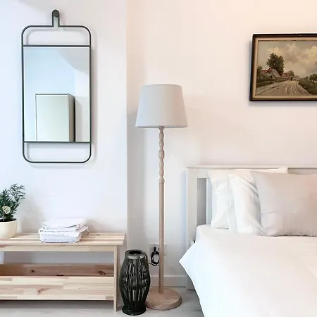 Apartment Vivo & Pool Access - Free Parking Constanta